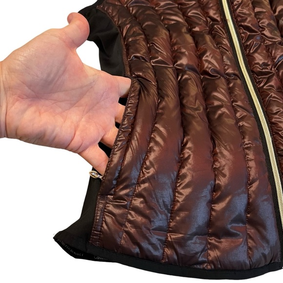 Calvin Klein Performance Mock Neck Down Lightweight Vest in Burgundy funnel neck - Picture 3 of 13